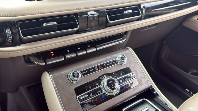 Used 2023 Lincoln Aviator Reserve w/ Elements Package Plus AWD/4WD image 35