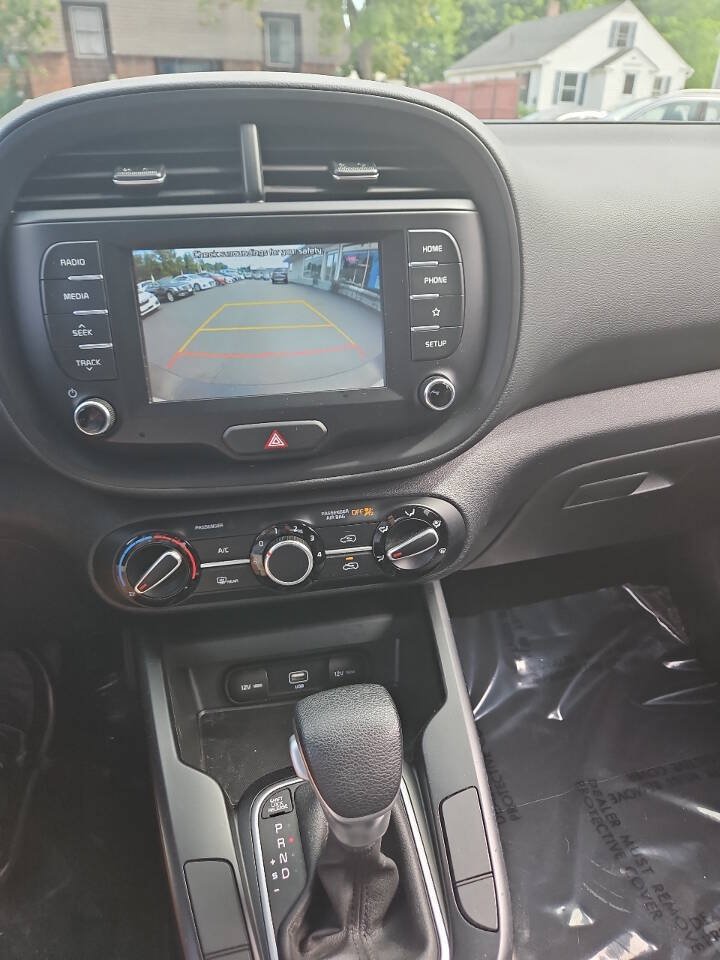 Used 2021 Kia Soul LX FWD image 17