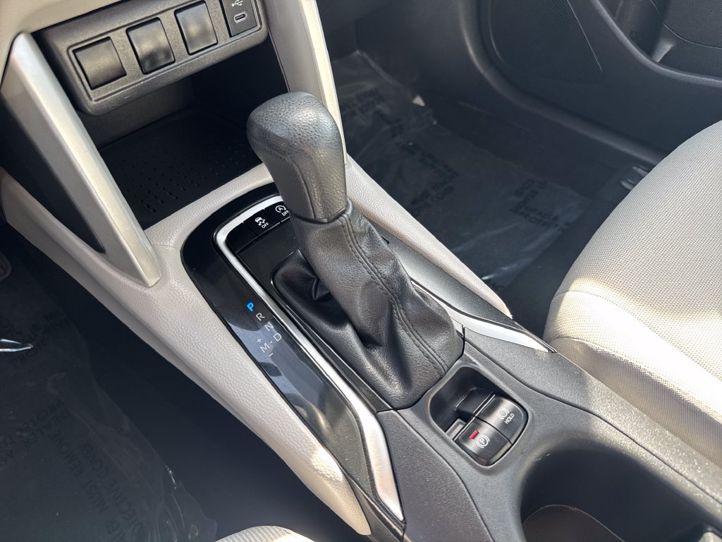 Used 2025 Toyota Corolla Cross L AWD/4WD image 27