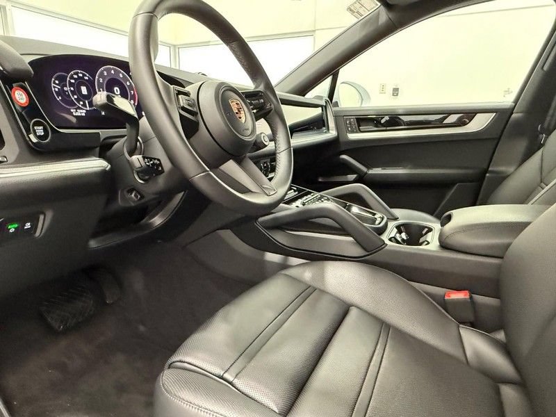 Certified 2026 Porsche Cayenne Coupe AWD/4WD image 4