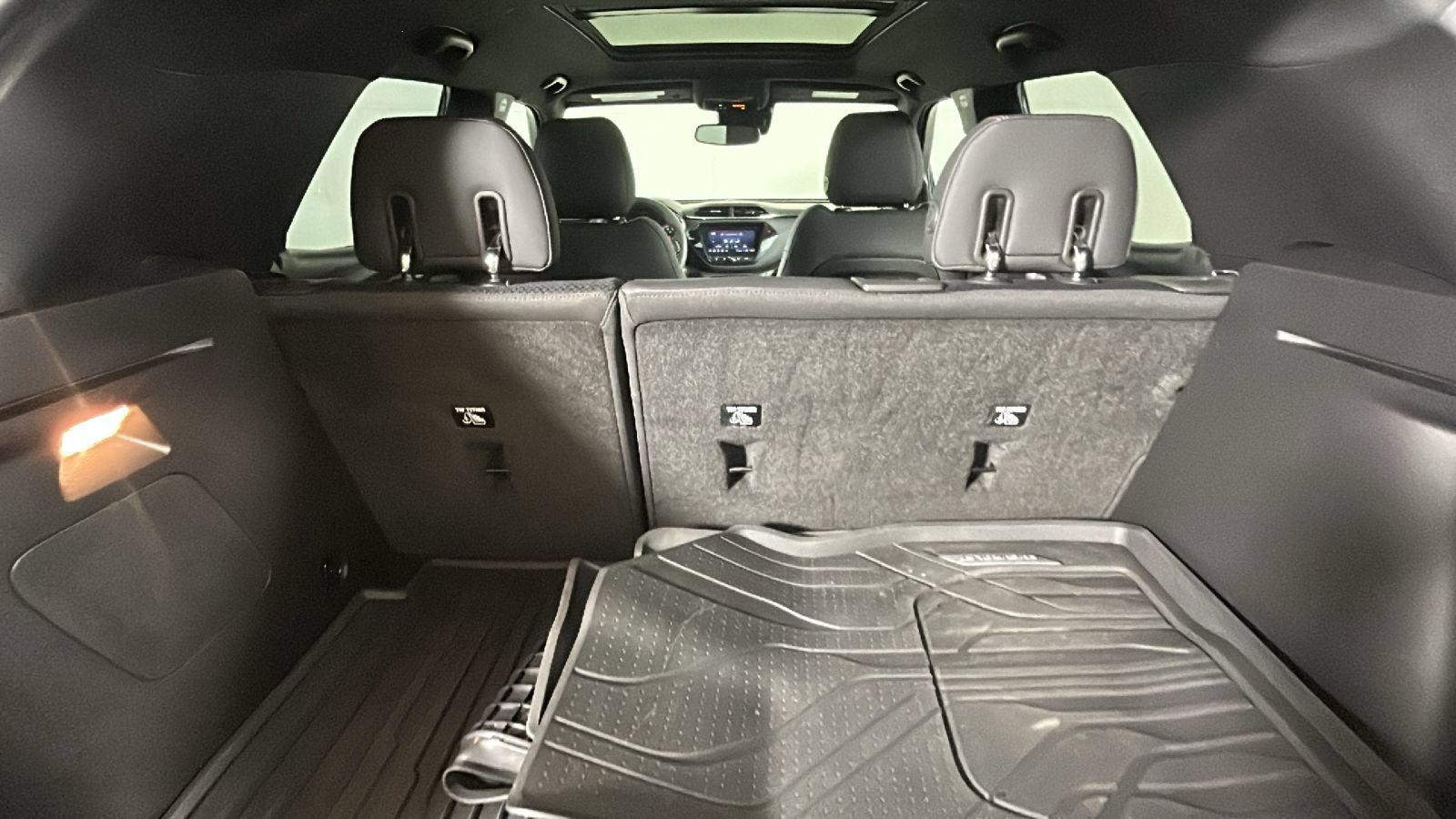 Used 2023 Chevrolet TrailBlazer RS w/ Sun and Liftgate Package FWD image 28