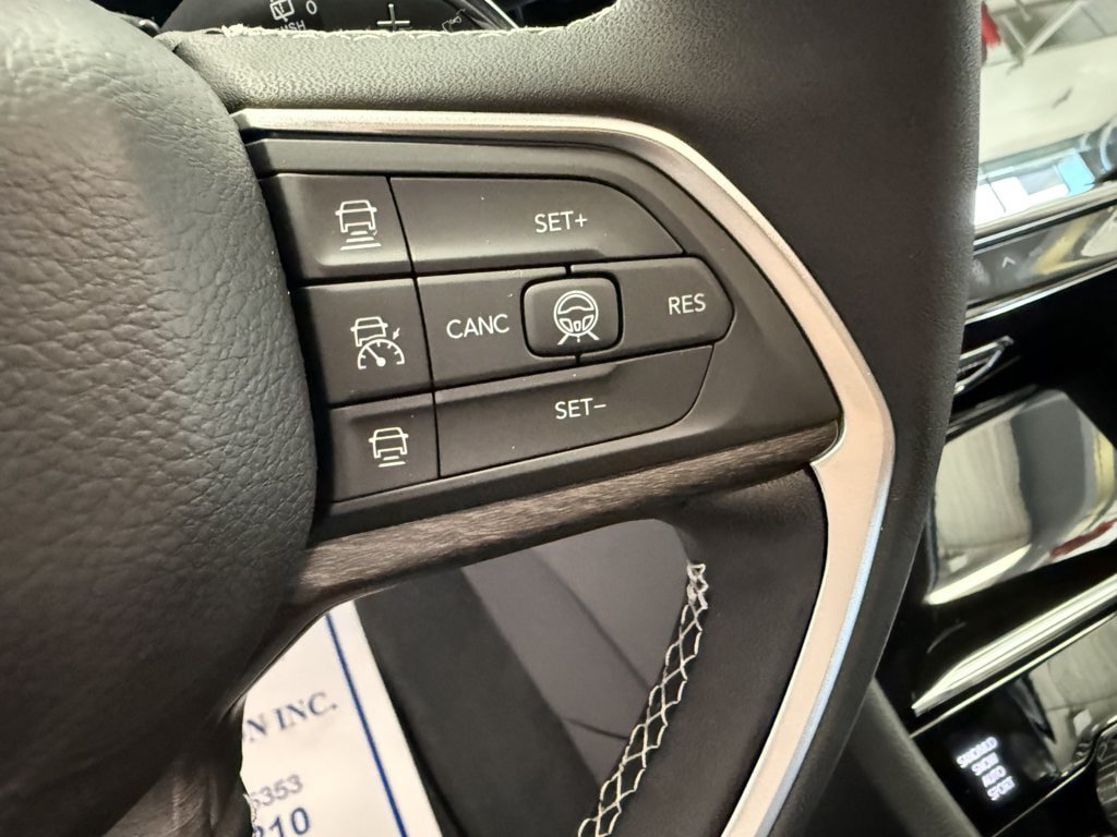 New 2027 Jeep Grand Cherokee Limited AWD/4WD image 21