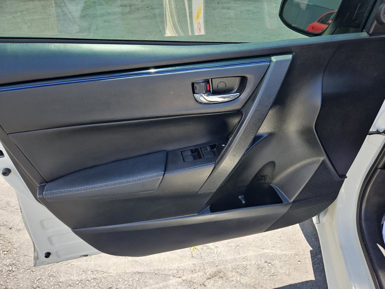 Used 2017 Toyota Corolla SE w/ Carpet Mat Package (TMS) FWD image 19