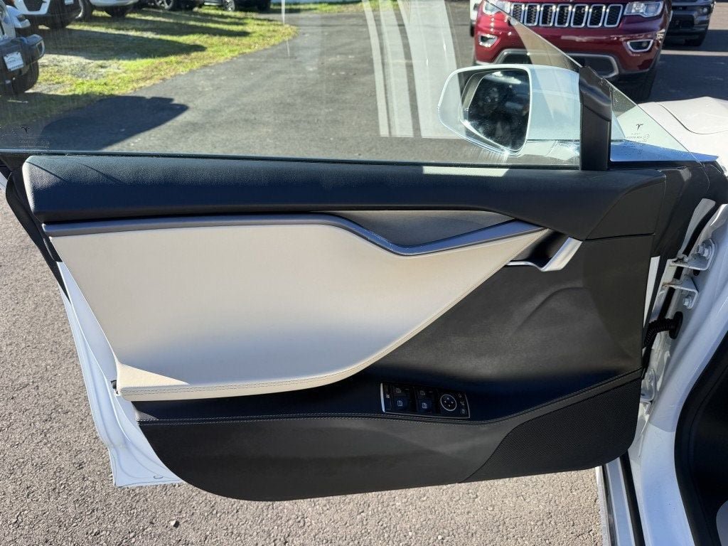 Used 2020 Tesla Model S AWD image 9