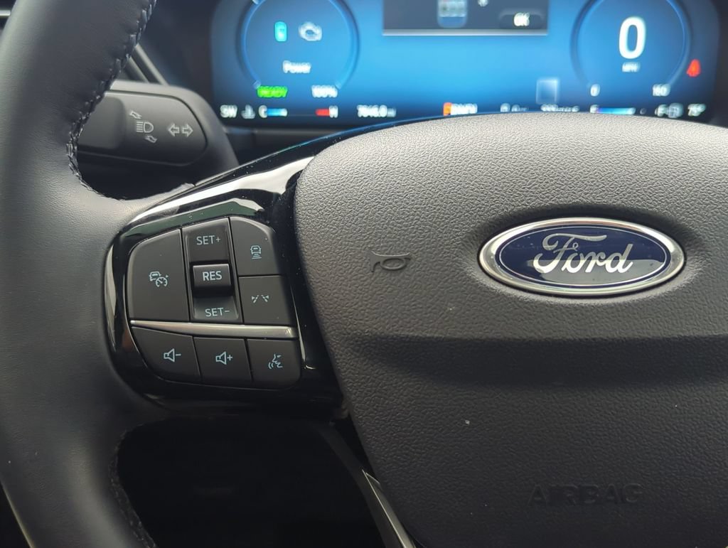 Used 2025 Ford Escape SE w/ PHEV Premium Package FWD image 16