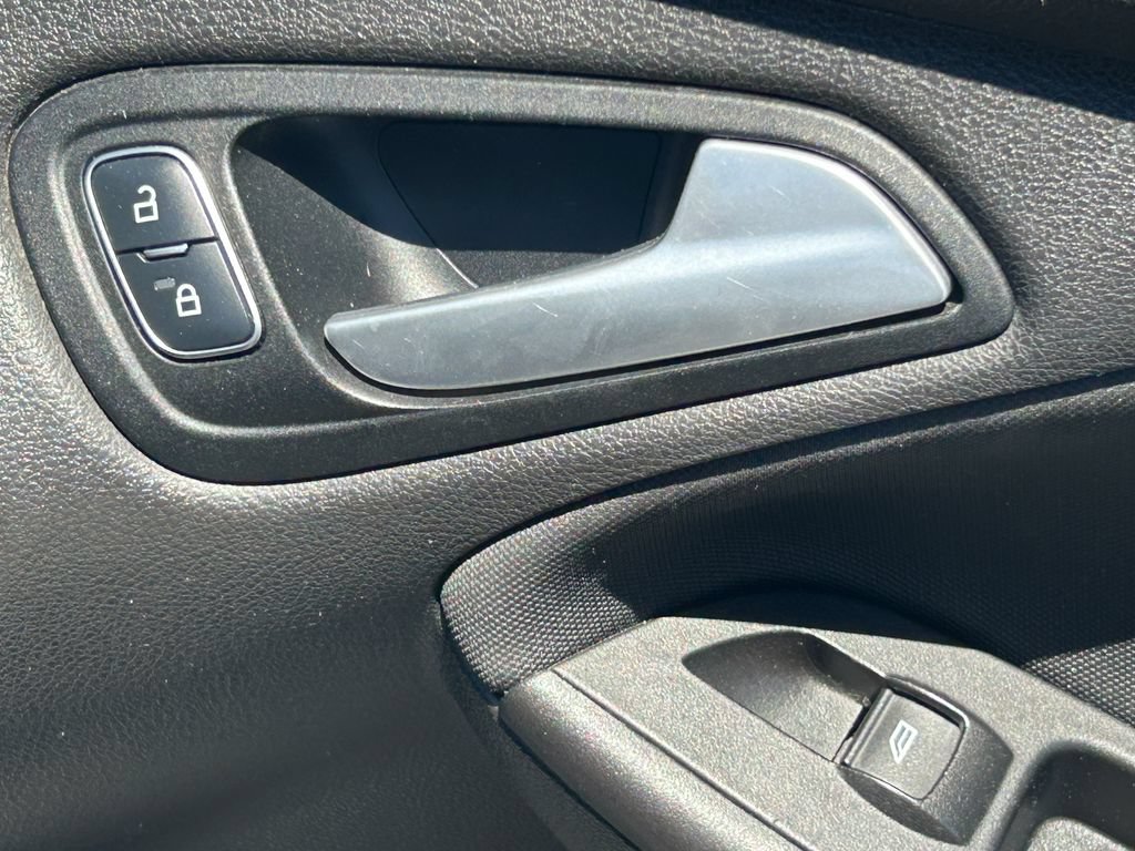 Used 2018 Ford Focus SE FWD image 31