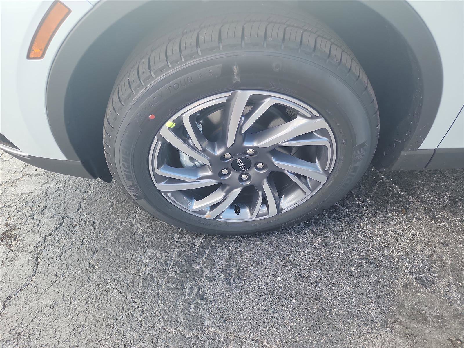 New 2026 Lincoln Corsair Premiere image 9