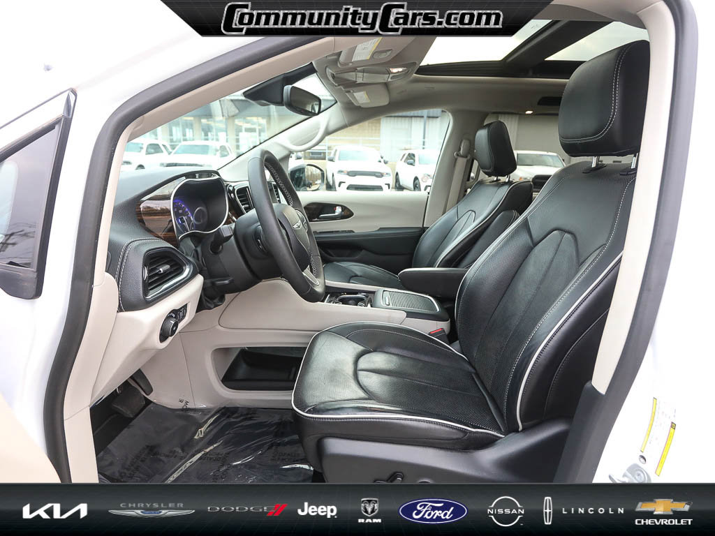 Used 2024 Chrysler Pacifica Limited image 12