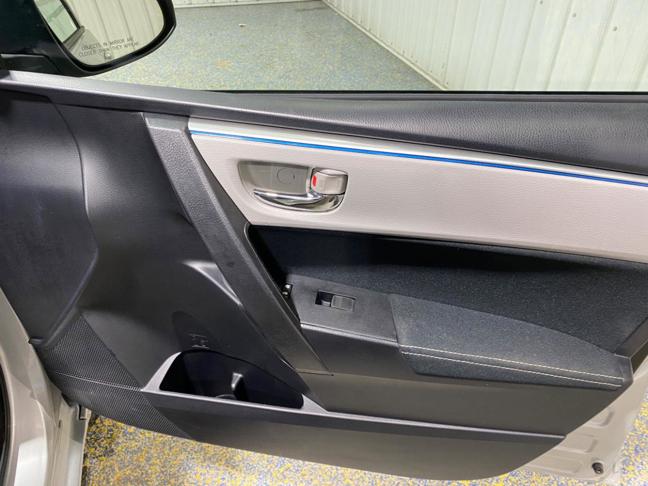 Used 2015 Toyota Corolla LE image 21