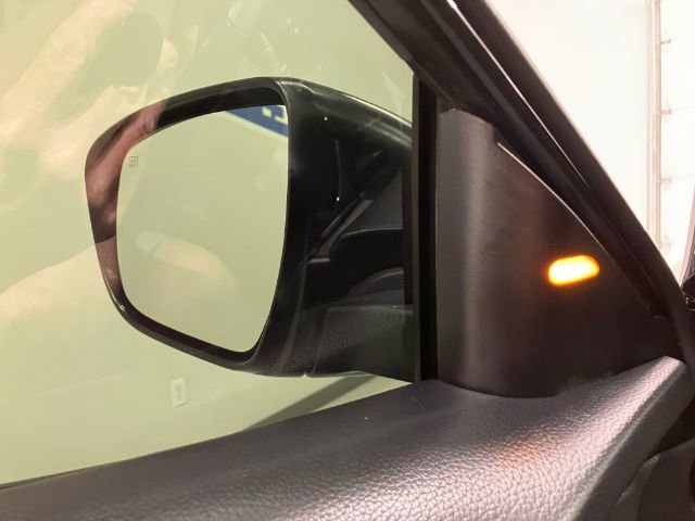 Used 2018 Nissan Rogue SV image 29