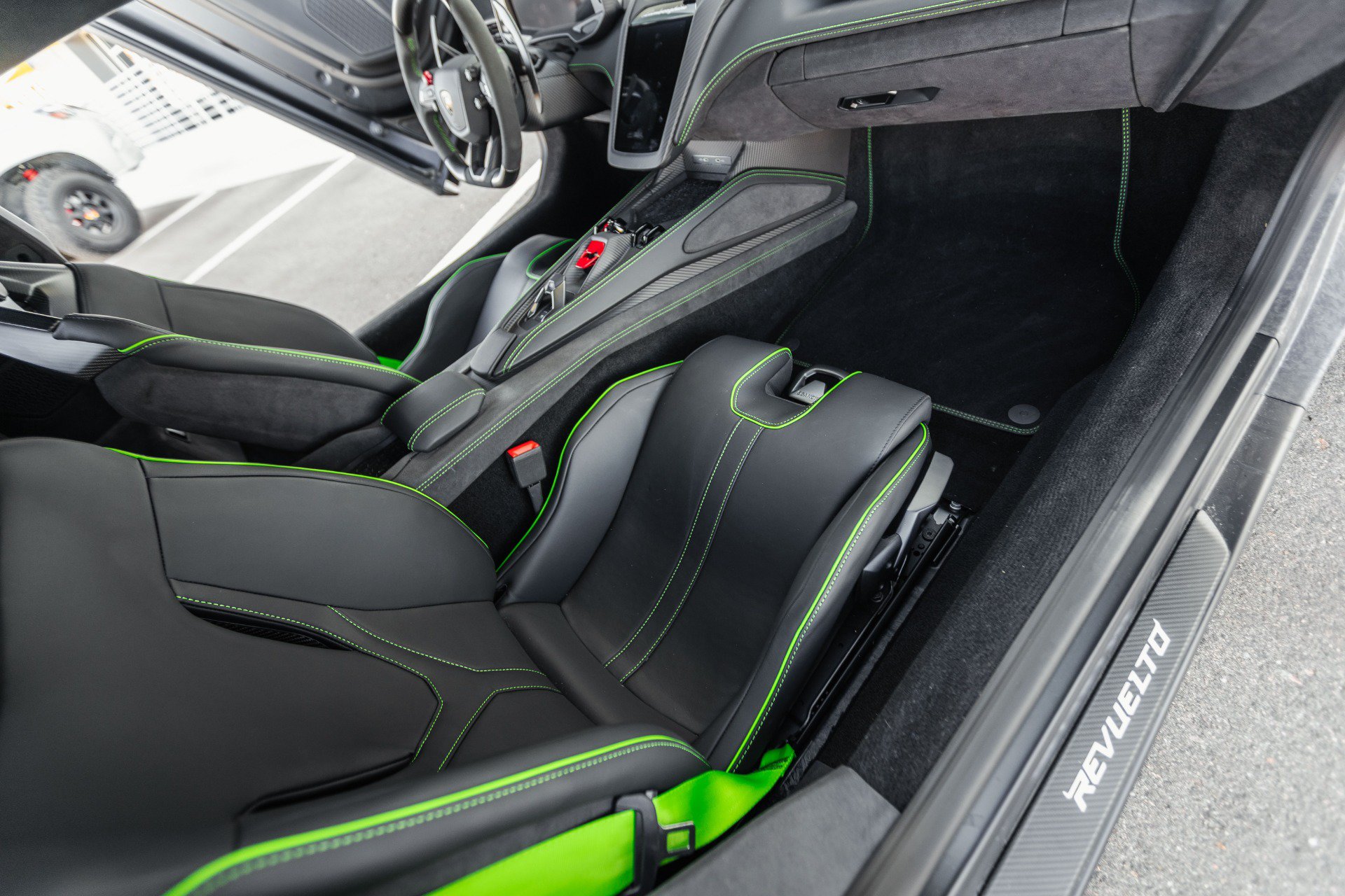 Used 2025 Lamborghini Revuelto AWD/4WD image 55