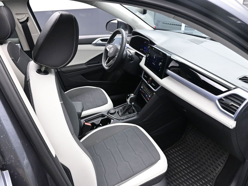New 2025 Volkswagen Taos SE image 30