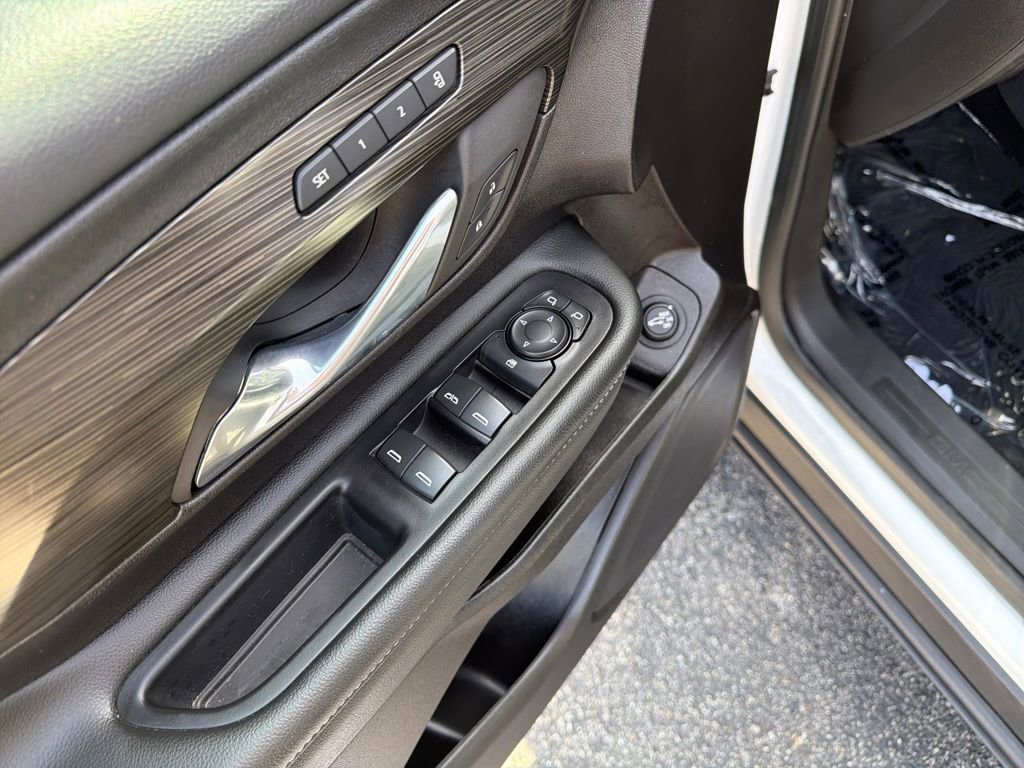 Used 2024 GMC Terrain SLT image 14