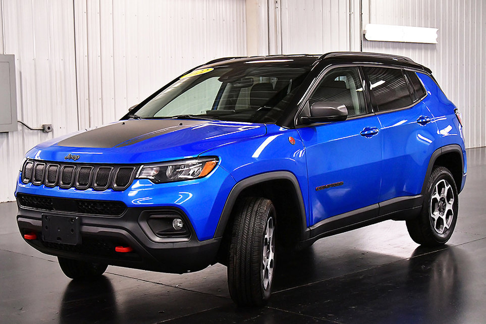 Used 2022 Jeep Compass Trailhawk w/ Trailhawk Convenience Group AWD/4WD image 3