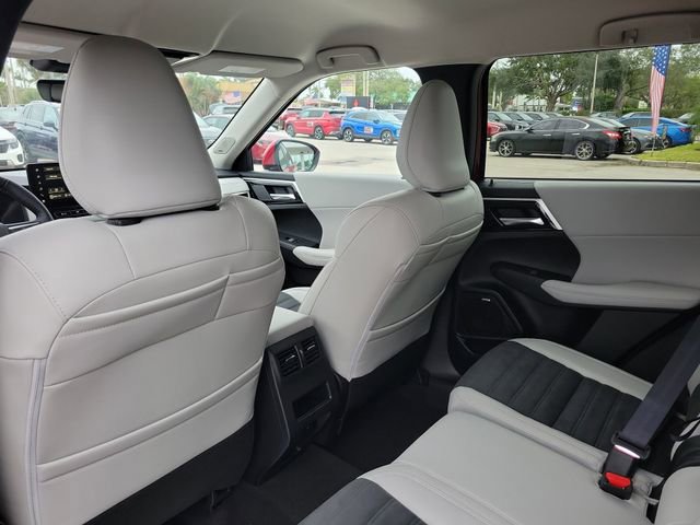 New 2026 Mitsubishi Outlander SE image 15