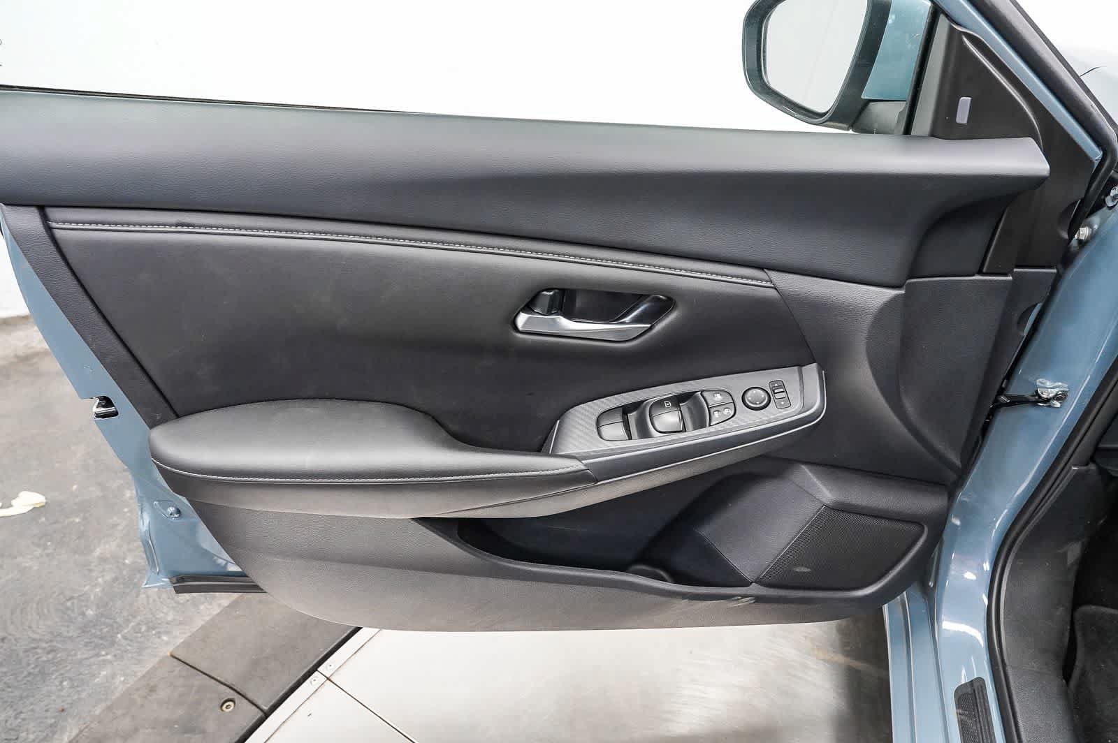 Used 2025 Nissan Sentra SV FWD image 21