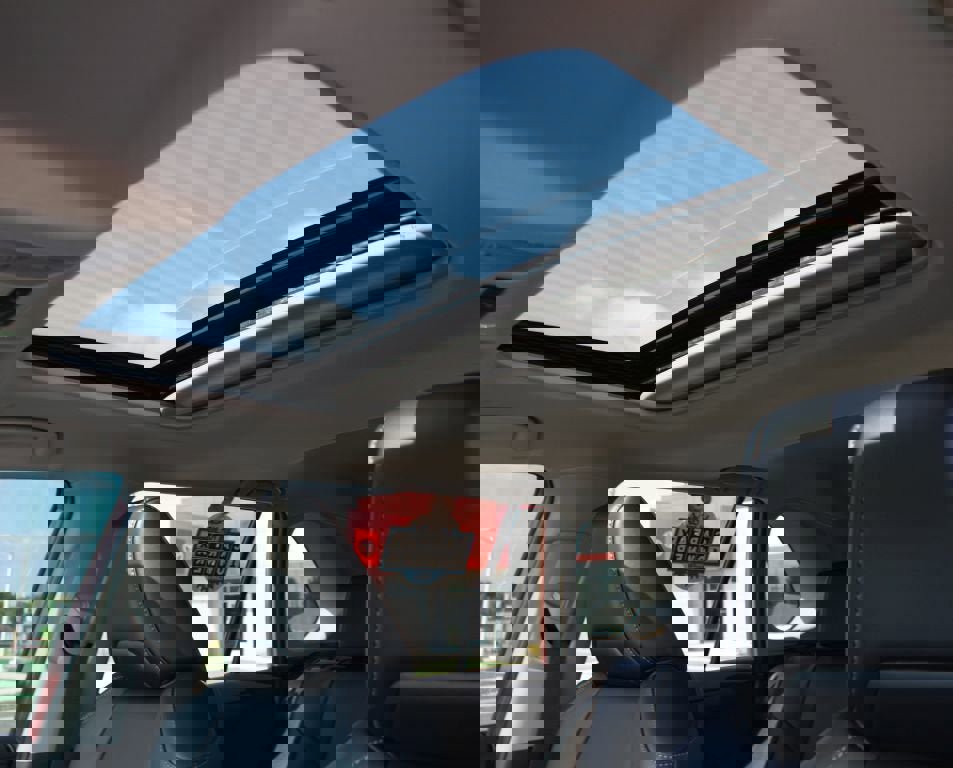 Used 2025 Toyota RAV4 XLE Premium image 6