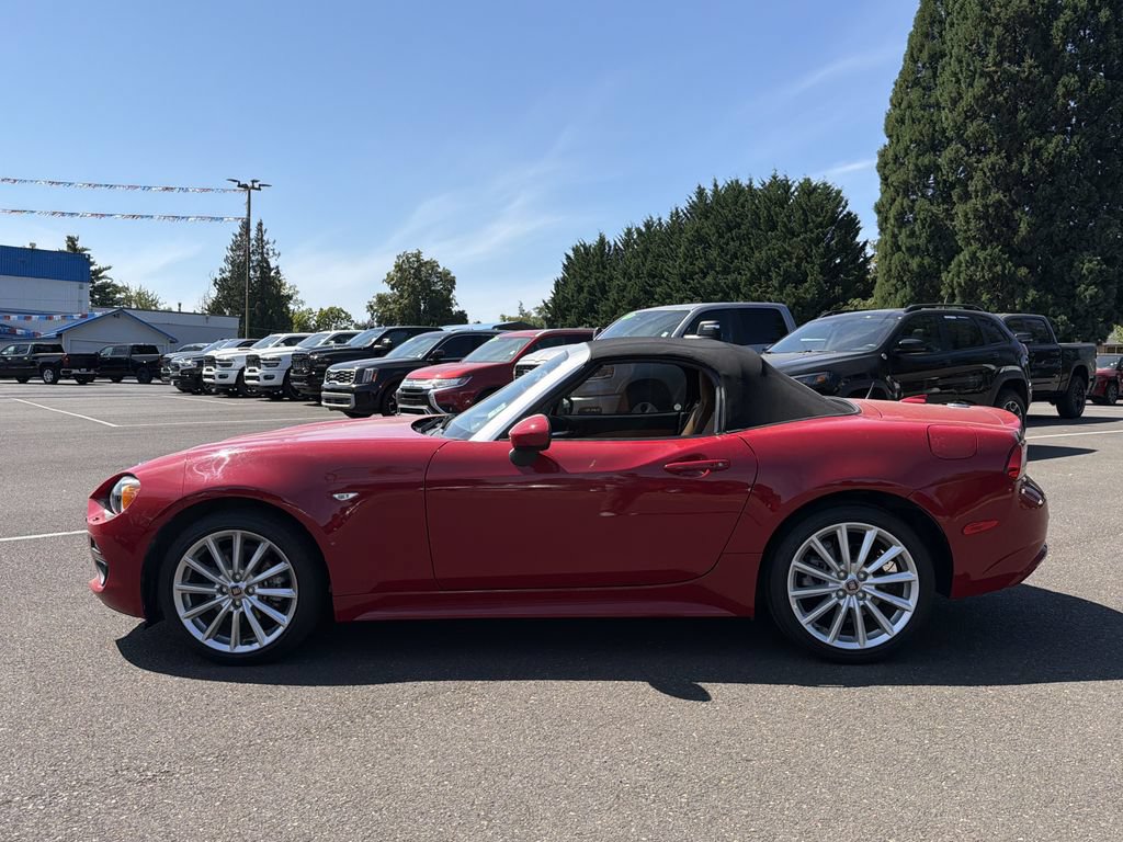 Used 2020 FIAT 124 Spider Lusso w/ Convenience Group RWD image 2