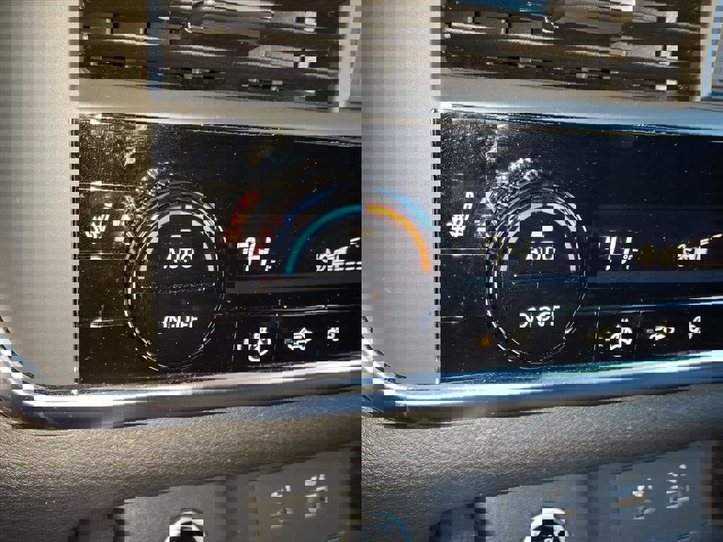 Used 2023 Nissan Rogue SV w/ SV Premium B Package image 15