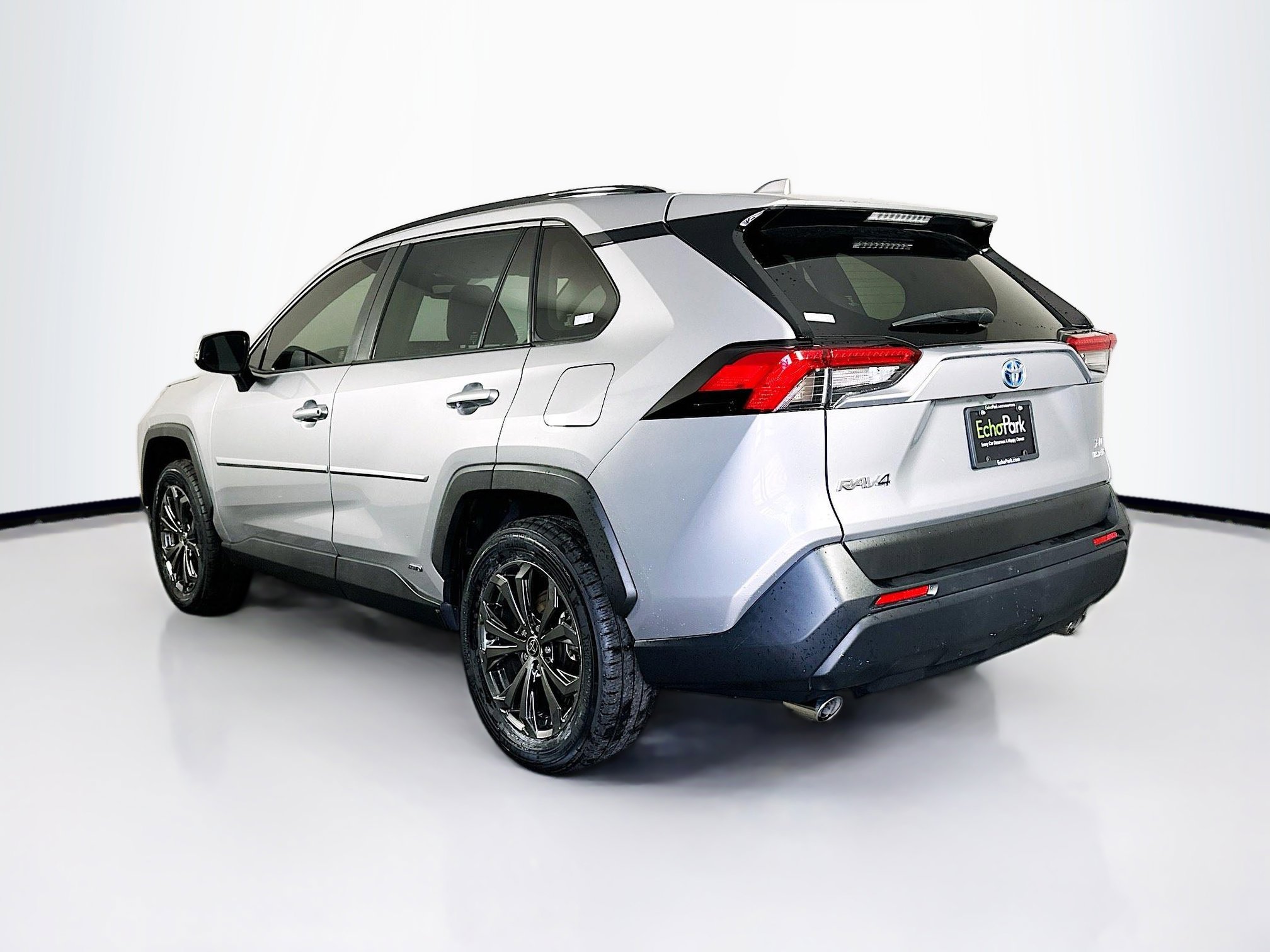 Used 2022 Toyota RAV4 XLE Premium image 5
