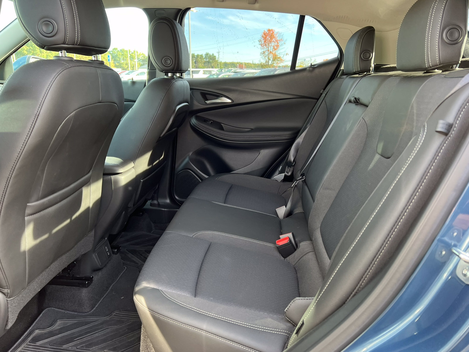 Certified 2024 Buick Encore GX Preferred w/ Comfort Package FWD image 5