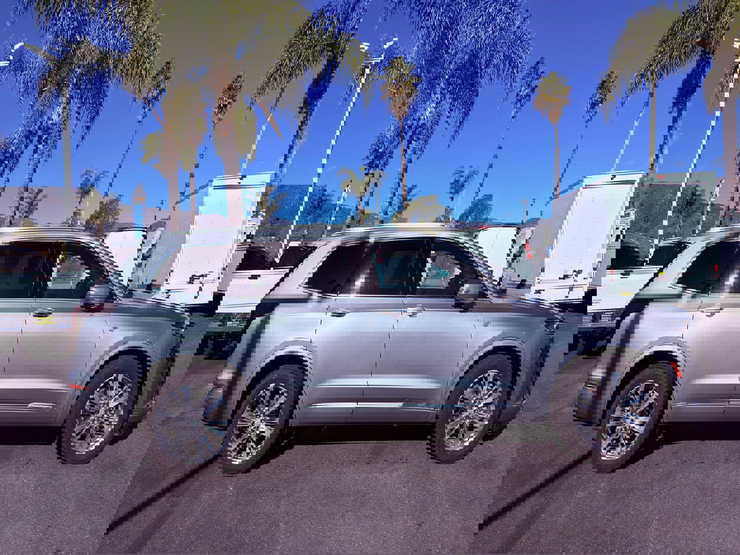 Used 2024 Cadillac XT6 Premium Luxury image 9