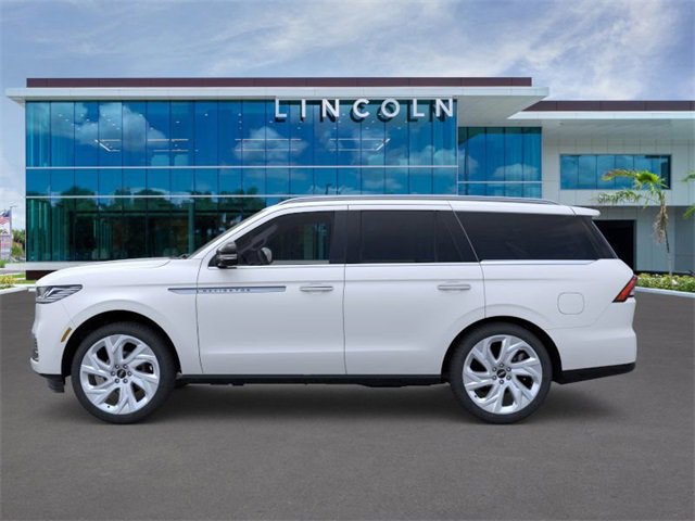 New 2025 Lincoln Navigator Reserve image 3