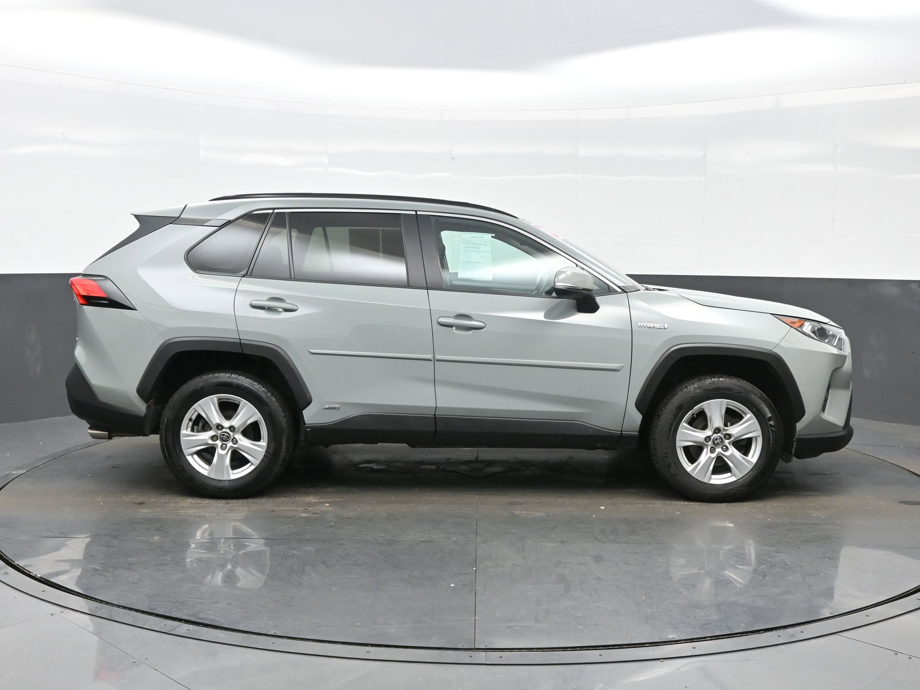 Used 2021 Toyota RAV4 XLE w/ Convenience Package image 7