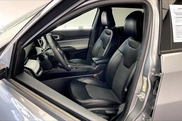 Used 2024 Jeep Compass Latitude w/ Altitude Special Edition AWD/4WD image 18