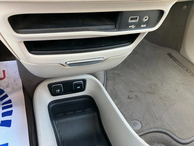 Used 2017 Chrysler Pacifica Touring-L w/ Tire & Wheel Group image 9