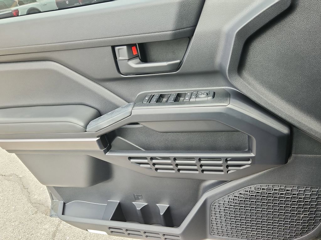 Used 2025 Toyota 4Runner SR5 AWD/4WD image 8