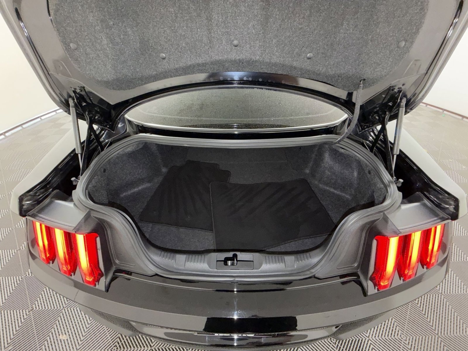 Used 2022 Ford Mustang GT RWD image 24