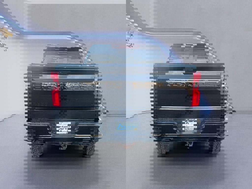 Used 2020 Chevrolet Silverado 1500 LT Trail Boss w/ Midnight Edition image 4