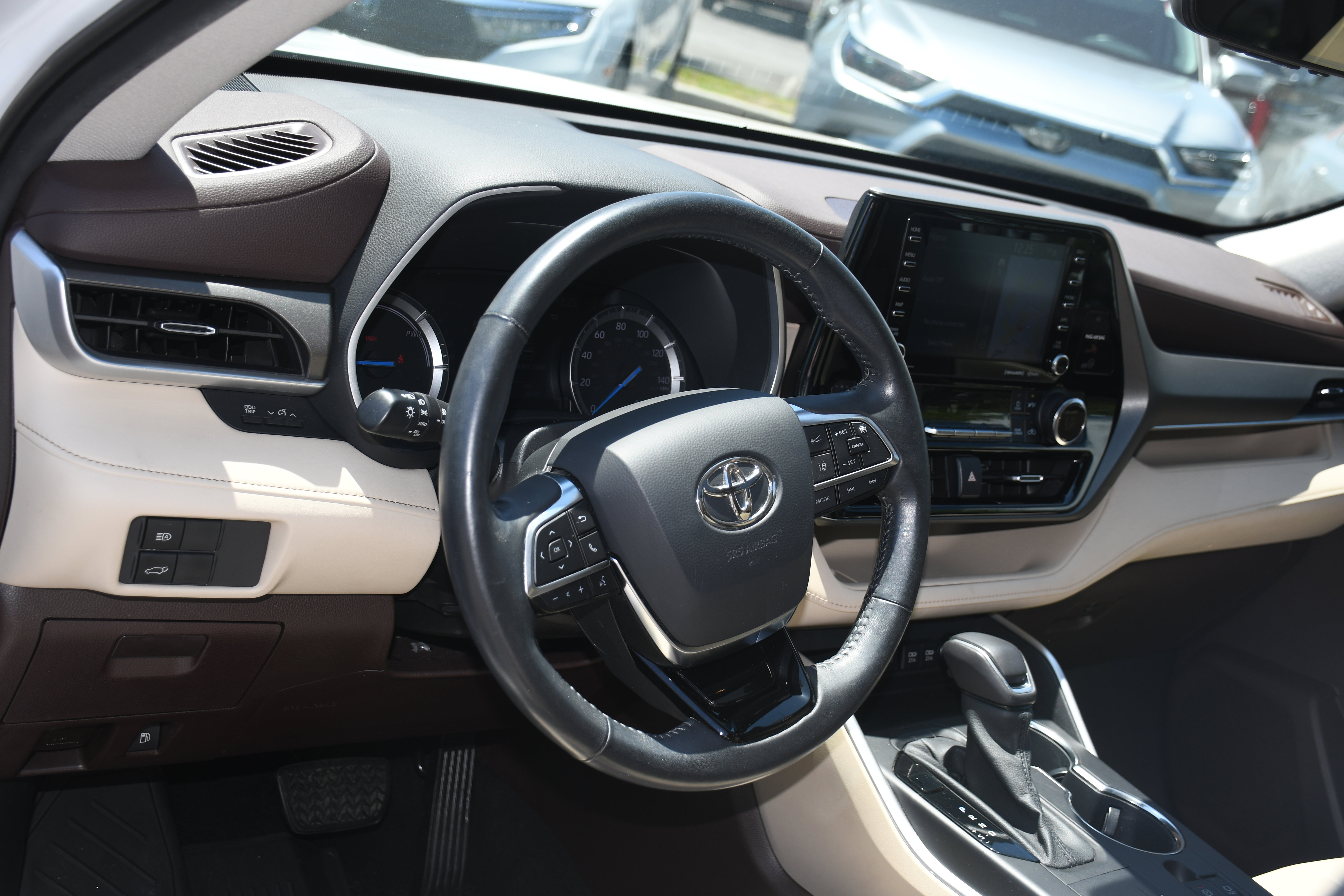 Certified 2020 Toyota Highlander XLE AWD/4WD image 9