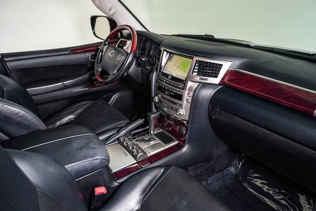 Used 2013 Lexus LX 570 4WD w/ Luxury Pkg image 15