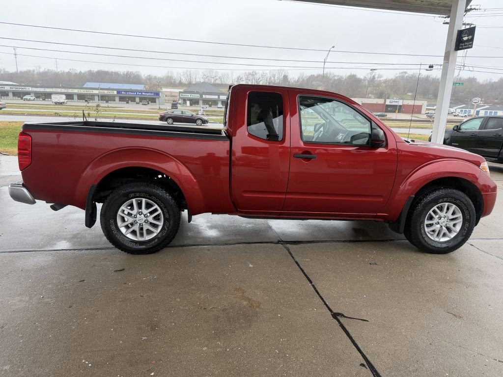 Used 2015 Nissan Frontier SV image 9