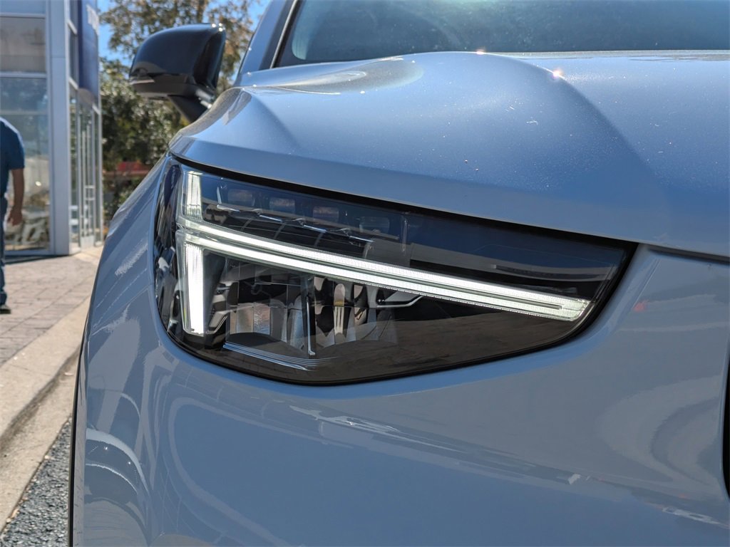 Used 2026 Volvo XC40 B4 Core image 10