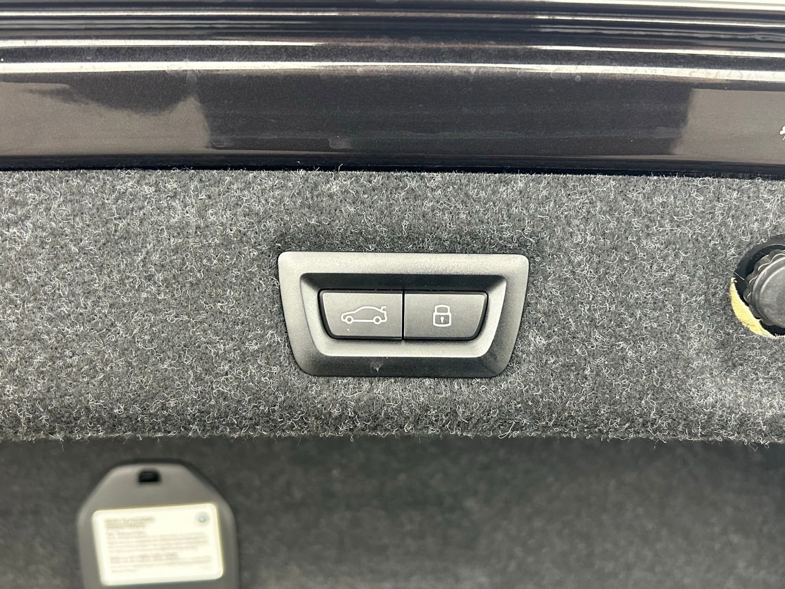 Used 2023 BMW 540i xDrive w/ M Sport Package image 39