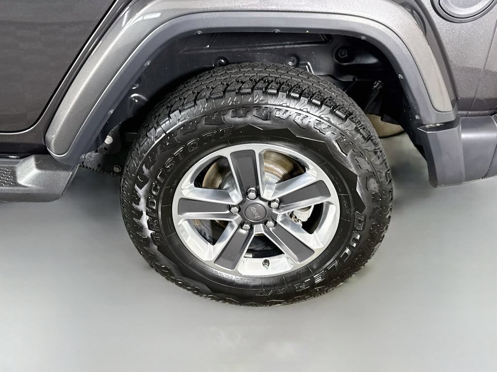 Used 2020 Jeep Wrangler Unlimited Sahara AWD/4WD image 35