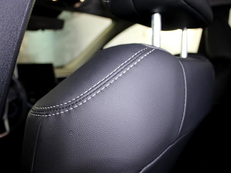 Used 2025 Toyota Corolla Cross XLE image 32