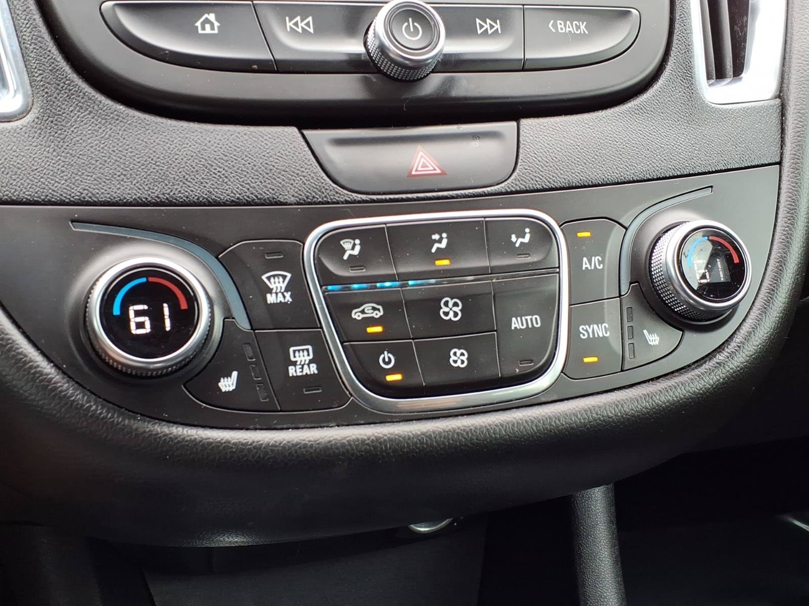 Used 2019 Chevrolet Malibu LT w/ Leather Package FWD image 12