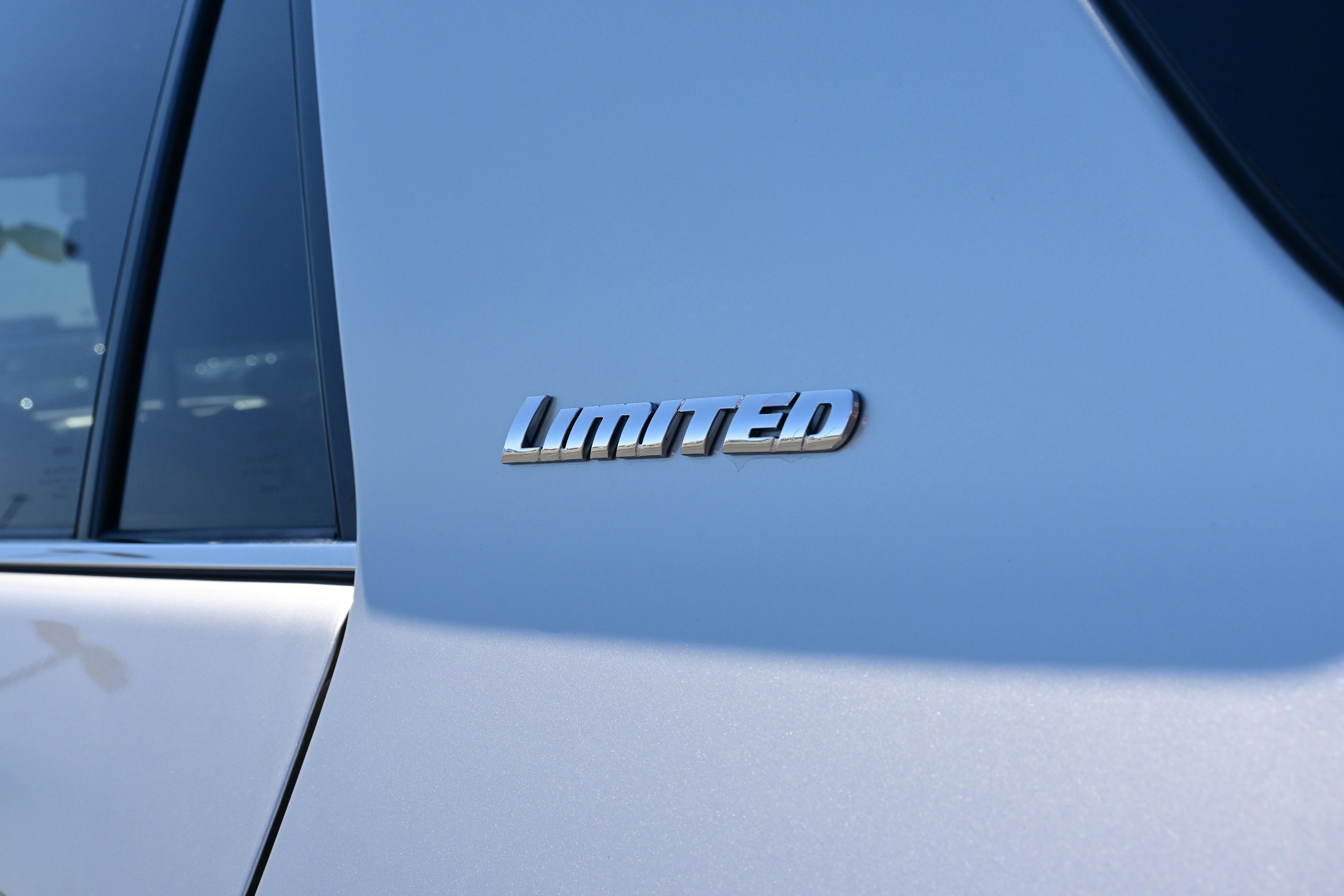 Used 2024 Toyota 4Runner Limited AWD/4WD image 9