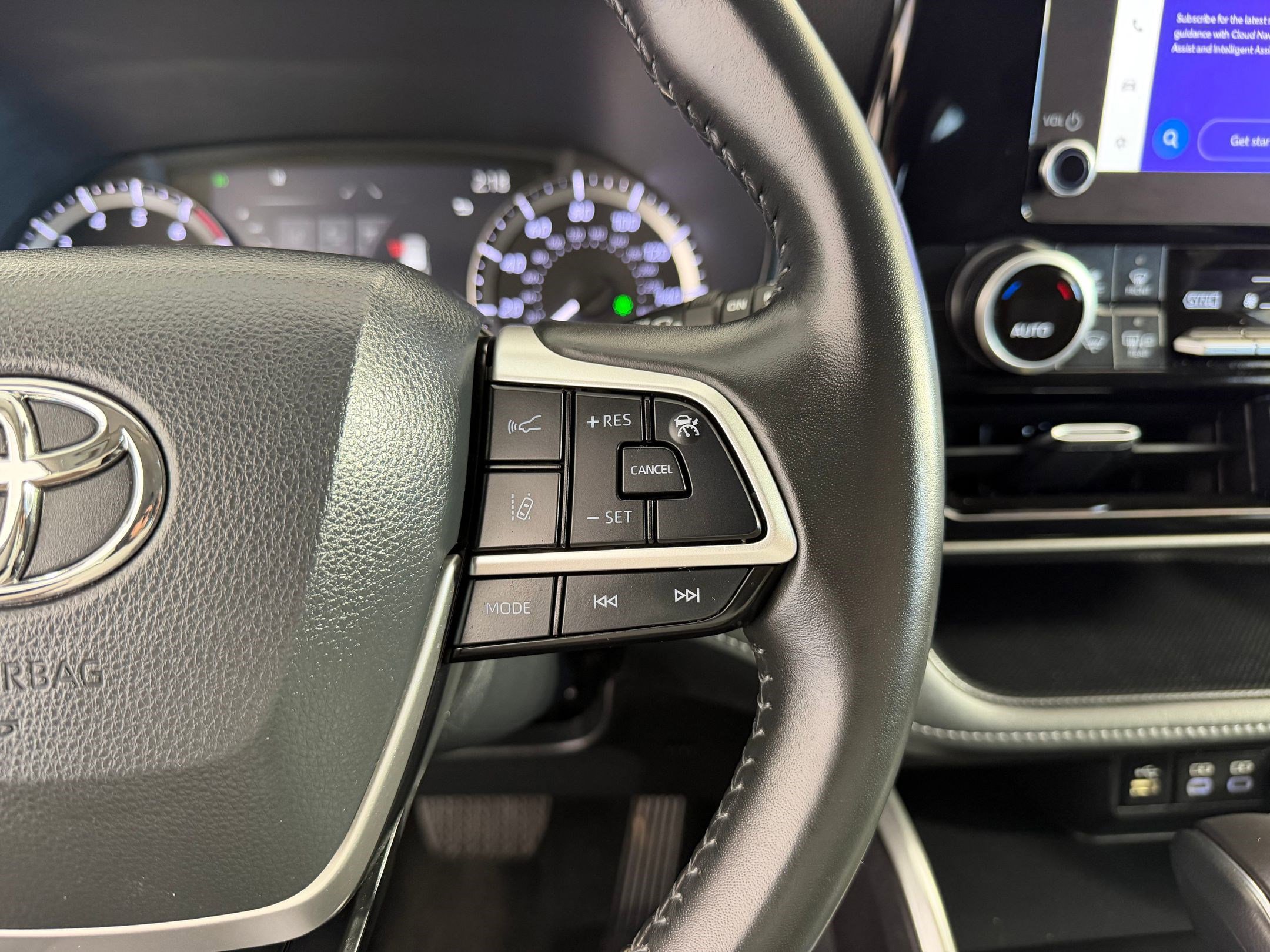 Certified 2024 Toyota Highlander LE image 23