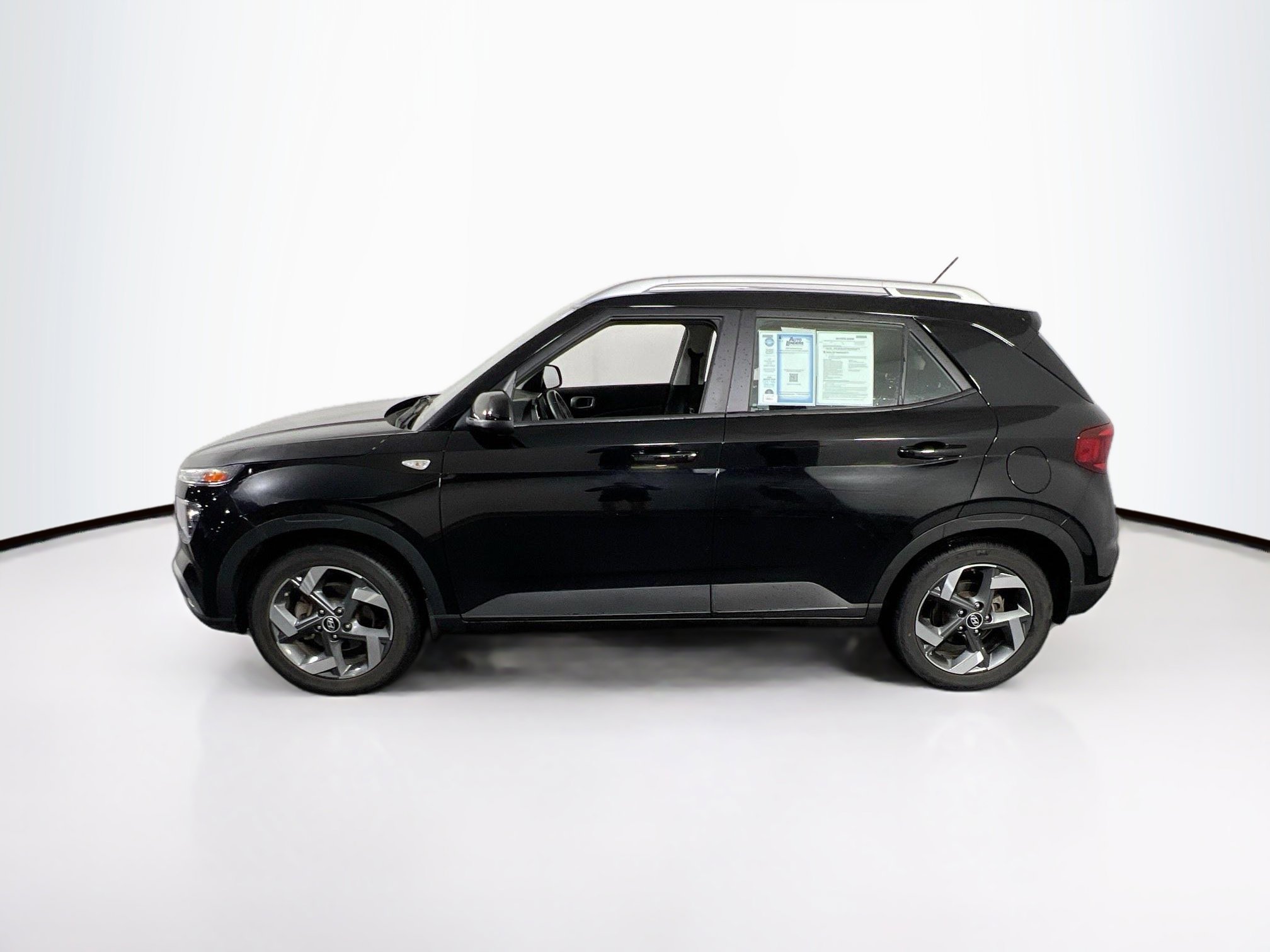 Used 2023 Hyundai Venue SEL image 8