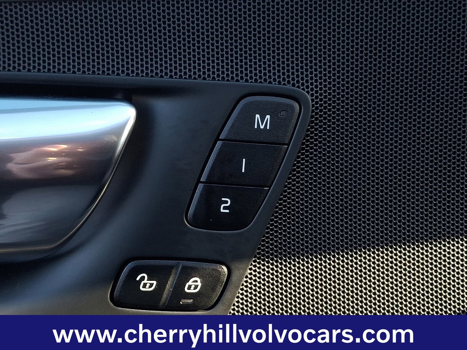 Certified 2025 Volvo XC60 B5 Plus image 28