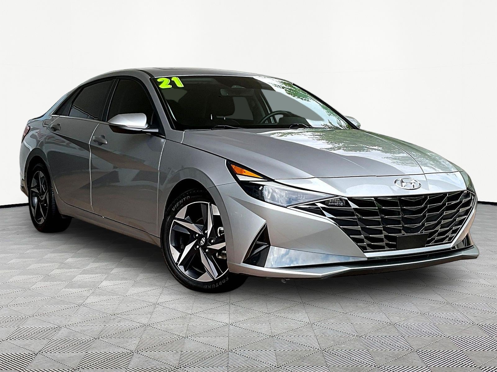 Used 2021 Hyundai Elantra Limited FWD image 3