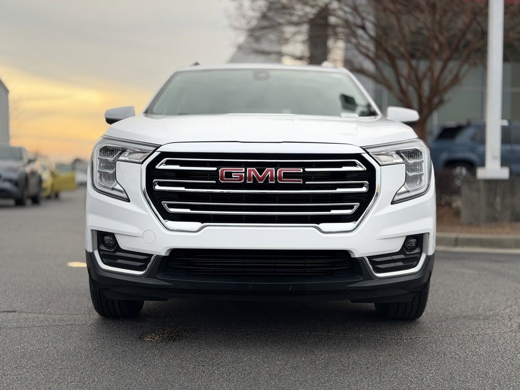 Used 2023 GMC Terrain SLT image 3