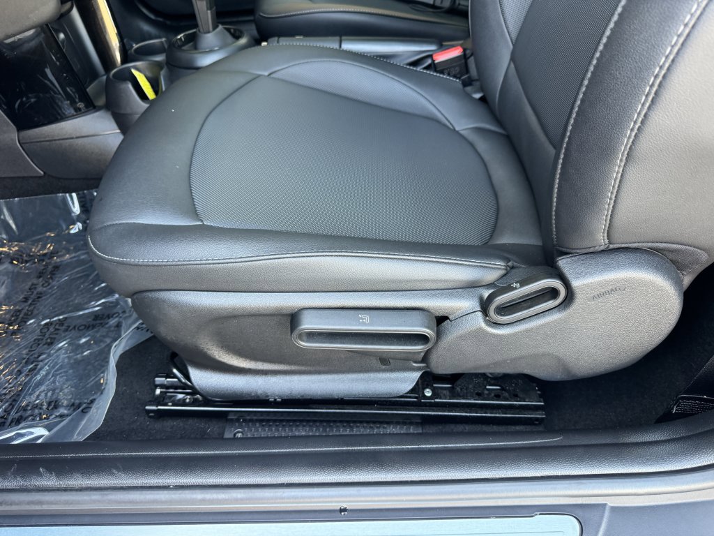 Used 2024 MINI Cooper 2-Door Hardtop FWD image 30