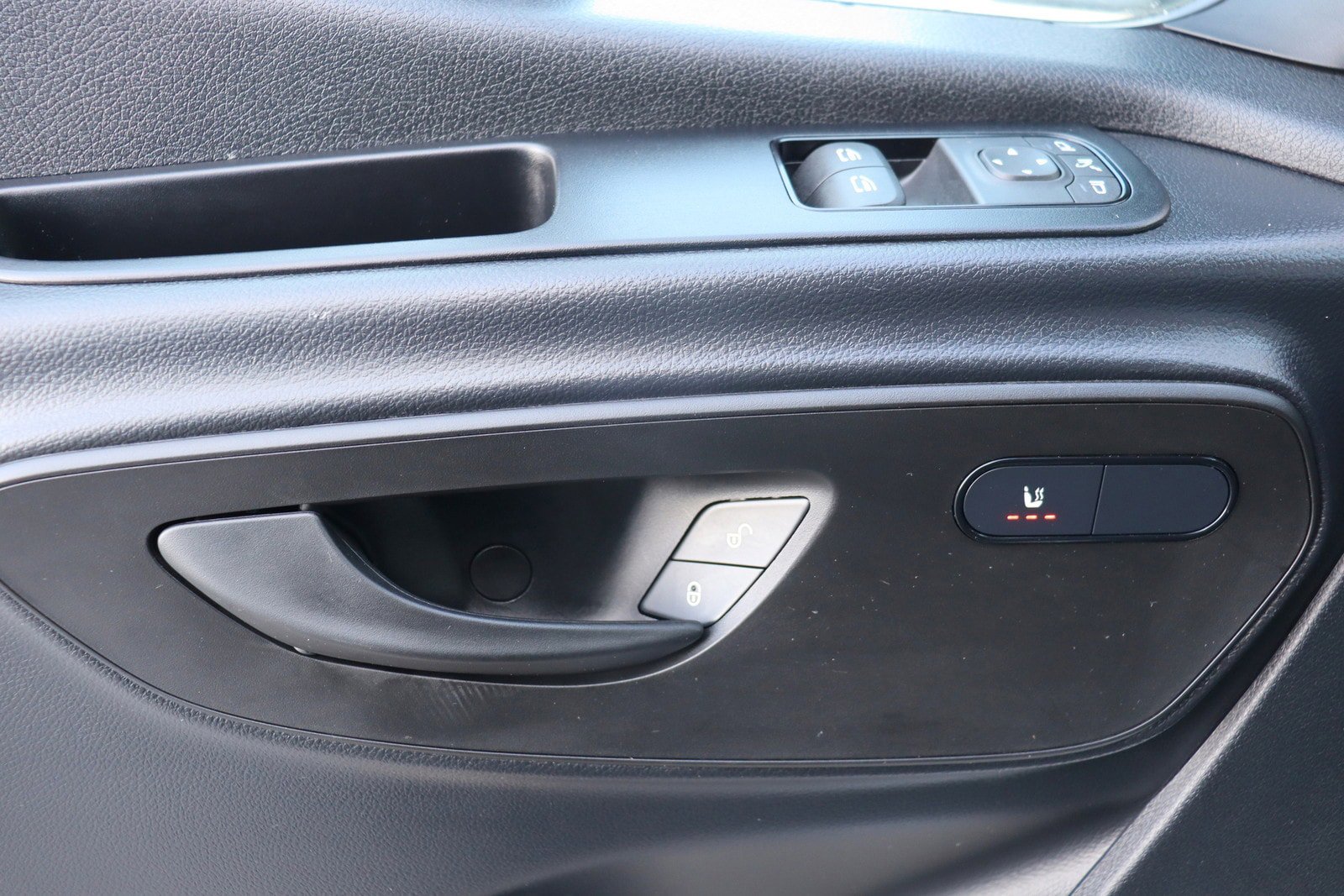 Used 2024 Mercedes-Benz eSprinter 170 Cargo image 18
