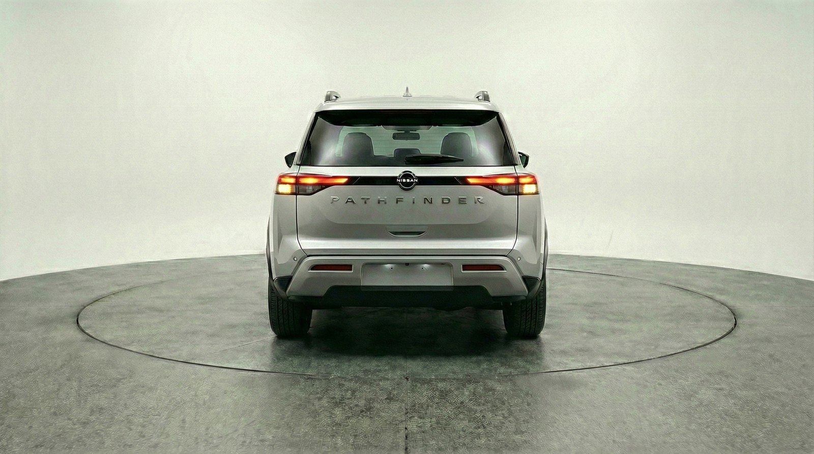 Used 2025 Nissan Pathfinder SV image 7